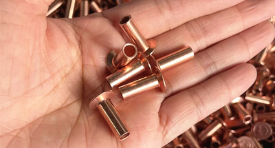 A rézszegecseket Európába szállítják