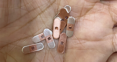 Ezüst inlay szalaggal készült bélyegzésekhez szállítjuk